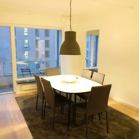 Lägenhet The Is Bright Modern With A Spacious Living Room, Two Bedrooms And A Balcony Overlooking The Common Yard. Köpenhamn